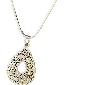 Elegant Silverplated filigree teardrop Women's Fashion Pendant Necklace 18"